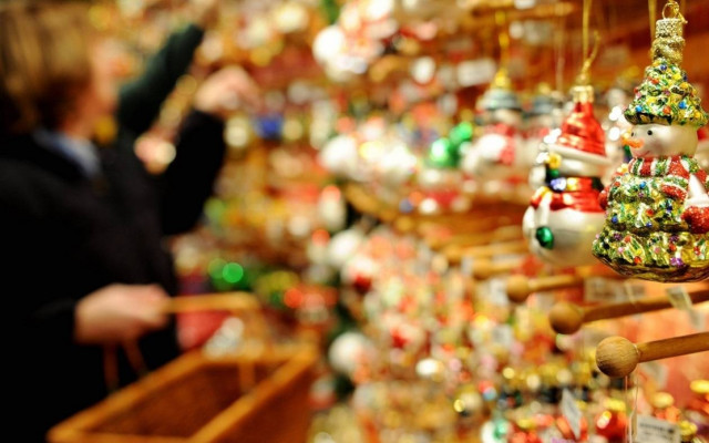 Εορταστικό ωράριο: Ανοιχτά την Κυριακή 21/12 τα καταστήματα