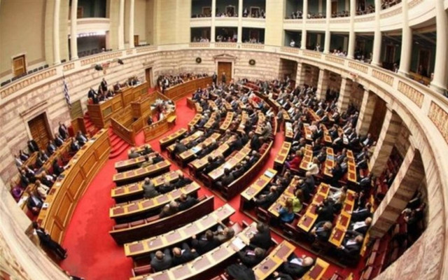 Ψηφίζεται στη Βουλή η δίμηνη παράταση του μνημονίου