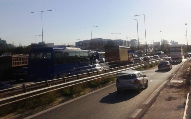 Μποτιλιάρισμα στην κάθοδο της ΕΟ Αθηνών-Λαμίας (pics)