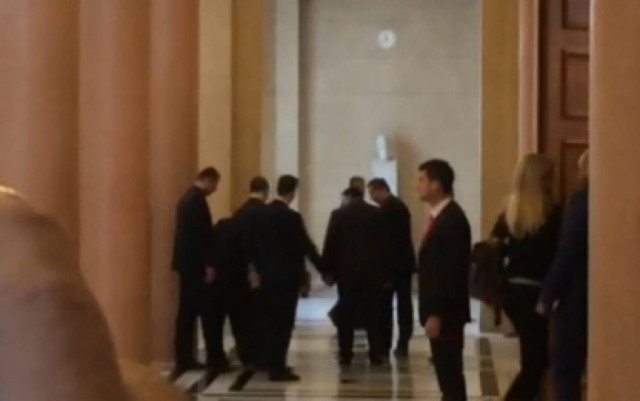 Οι προφυλακισμένοι βουλευτές της Χ.Α έφτασαν στη Βουλή