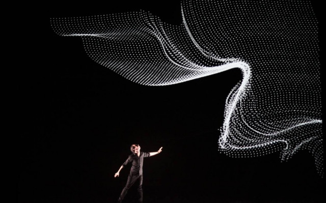 Χορεύοντας με τα pixels (video)