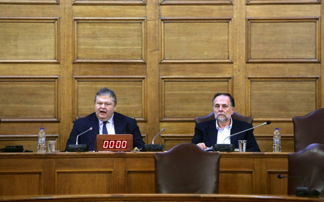 ΠΑΣΟΚ: Απίστευτη γκάφα του Ρήγα on camera (vid)