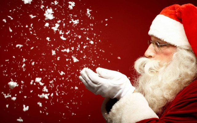 Καλές γιορτές: Δείτε live το ταξίδι του Άγιου Βασίλη