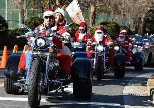 Καλά Χριστούγεννα: Άγιοι Βασίληδες απ'όλον τον κόσμο (pics)