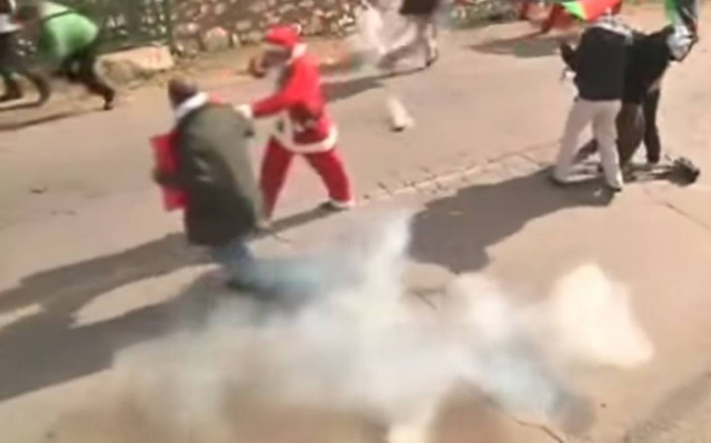 Βηθλεέμ: «Εορταστική» ατμόσφαιρα με ξύλο και δακρυγόνα (vid)