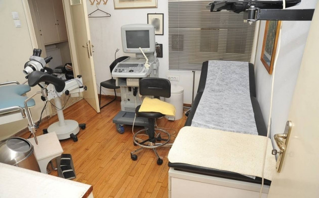 Σύλληψη δύο γυναικολόγων - μαιευτήρων για «φακελάκι»