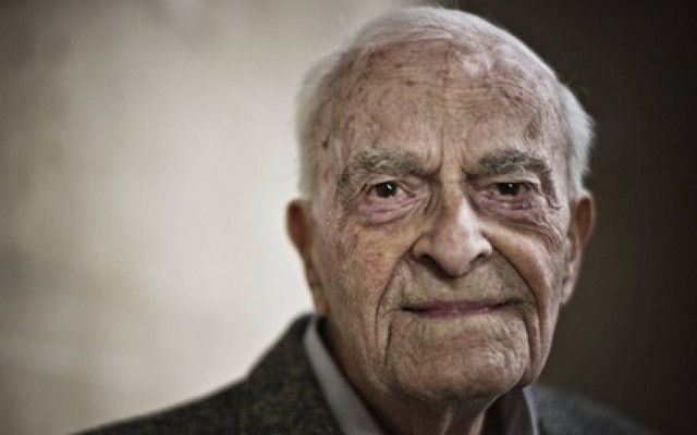 Ο 91χρονος Λέσλι Σμιθ «tweetάρει» με άνεση