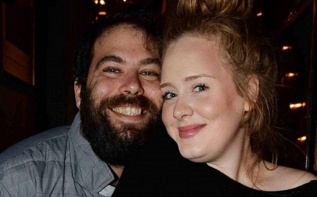 H Adele διαψεύδει το χωρισμό της