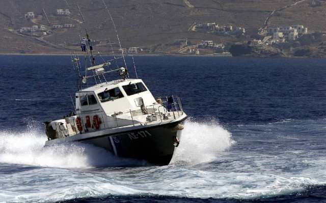 Φωτιά σε πλοίο- «Βλέπουμε παντού καπνό»