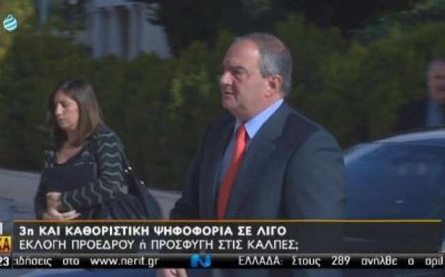 Στη Βουλή ο Κώστας Καραμανλής (vid)