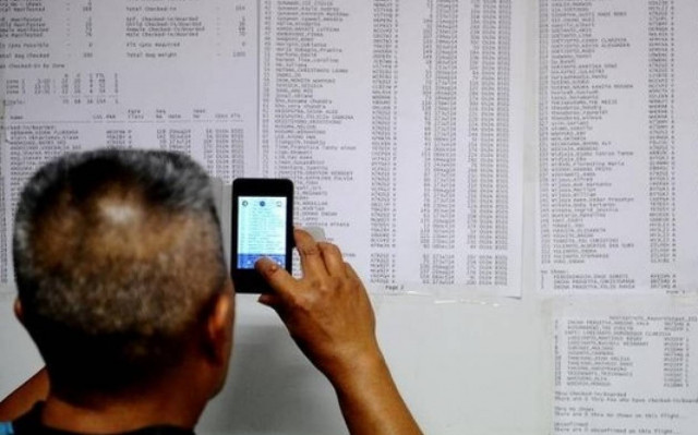 AirAsia: Εντοπίστηκαν αντικείμενα στη θάλασσα