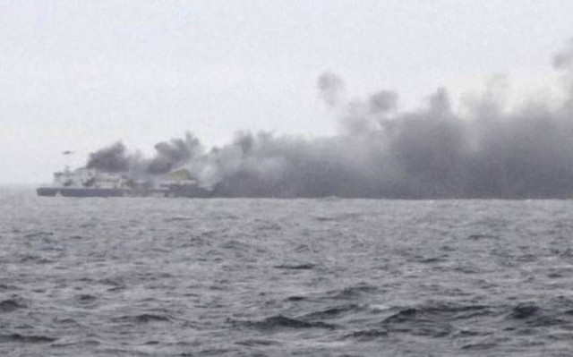 Norman Atlantic: Τα εναέρια μέσα ερευνούν για αγνοουμένους