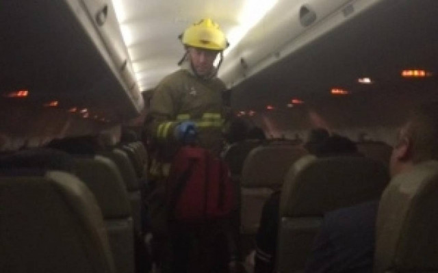 Φωτιά σε δύο αεροπλάνα στον Καναδά