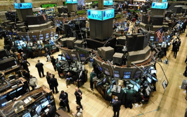 Πτώση στον Dow Jones – Παραμένει πάνω από τις 18.000 μονάδες
