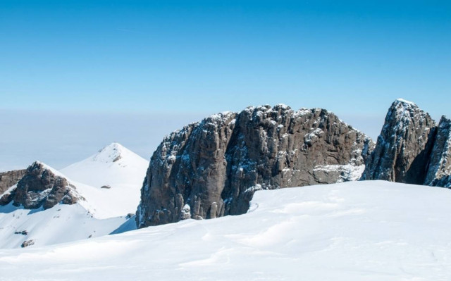 Χιονίζει στα χιονοδρομικά κέντρα της Β. Ελλάδας