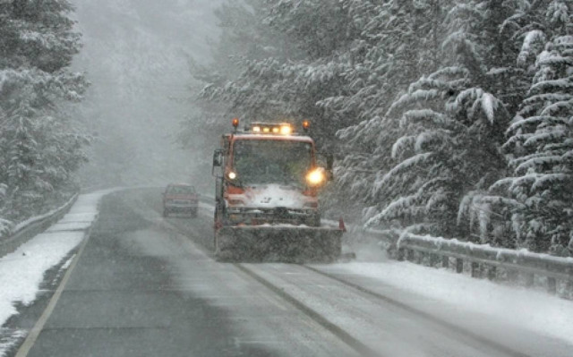 Χιόνια και ισχυροί άνεμοι «σαρώνουν» τη βόρεια Βουλγαρία