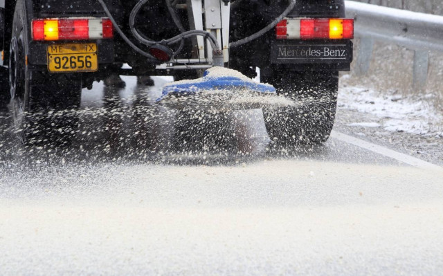 Καιρός: Έντονη χιονόπτωση στη Μαλακάσα - Πού χρειάζονται αλυσίδες