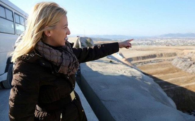 Δούρου:  H Φυλή δεν μπορεί να δεχθεί σκουπίδια και από την επαρχία