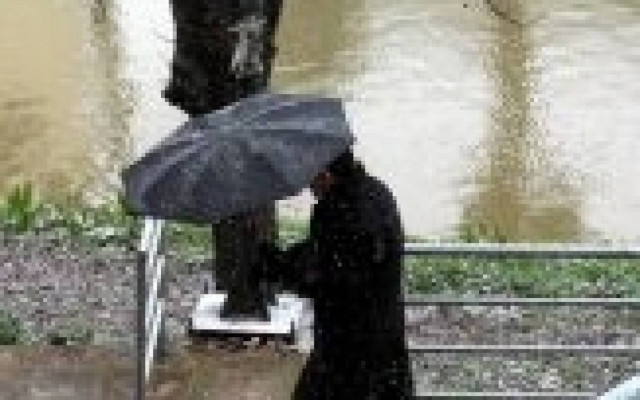 Heavy snowfall causes problems and disrupts traffic