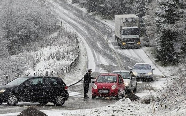 Καιρός: Ακινητοποιημένα στη Μαλακάσα 20 αυτοκίνητα και ένα πούλμαν