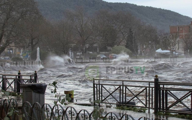 Μετρούν ζημιές στο Nησάκι των Ιωαννίνων