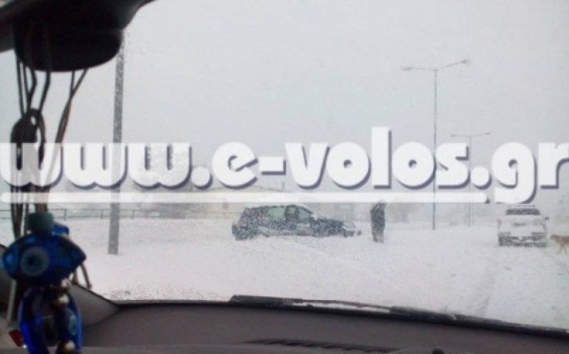 Αποκλεισμένος ο Βόλος - Παραδομένη η Μαγνησία στο χιονιά