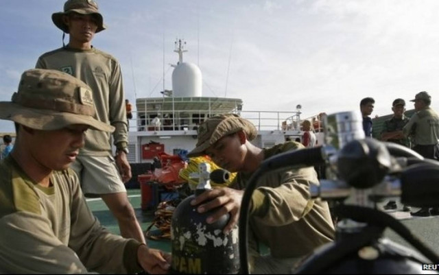 AirAsia: Μάχη ενάντια στο χρόνο και τον καιρό