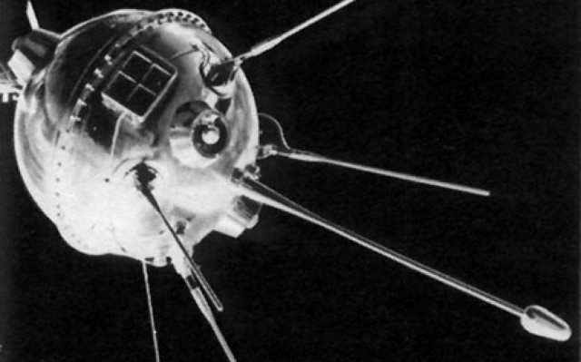 Η Σοβιετική Ένωση εκτοξεύει το πρώτο διαστημόπλοιο με κατεύθυνση τη Σελήνη