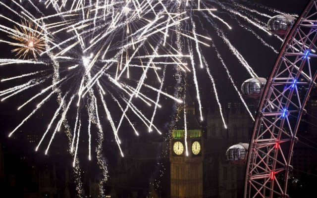 UFO στο Λονδίνο την παραμονή της Πρωτοχρονιάς; (vid)