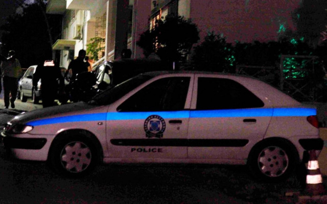 Μητέρα και γιος εντοπίστηκαν τραυματισμένοι μέσα στο σπίτι τους