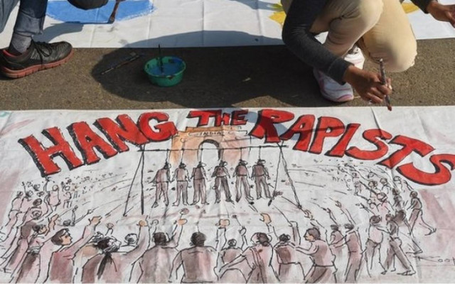 Ινδία: Δύο αστυνομικοί απήγαγαν και βίασαν έφηβη