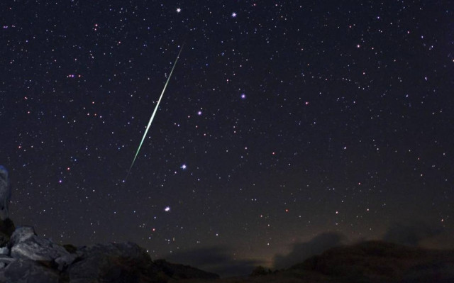 Ενα παιδί κοιτάει τα άστρα... για μετεωρίτες