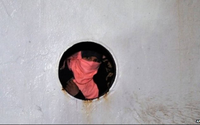 Έδεσε σε ιταλικό λιμάνι κι άλλο πλοίο με μετανάστες (pics)