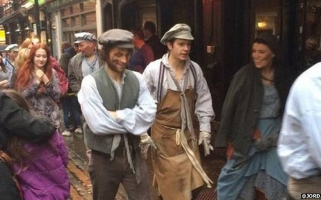 Βρετανία: Οι «Άθλιοι» και το κοινό τους πήραν τους δρόμους (pics)