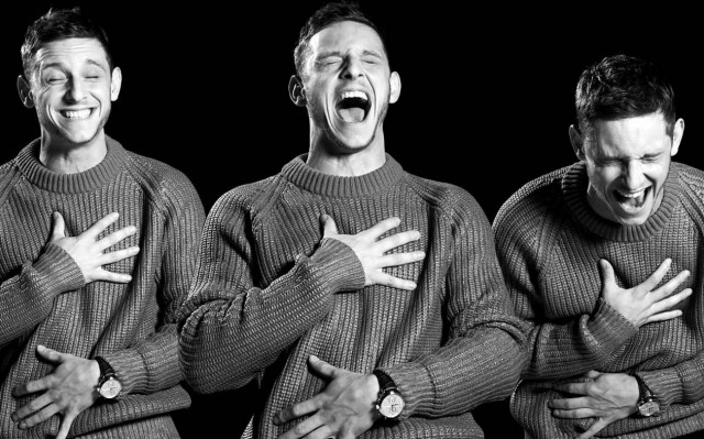 ΞΕΚΑΡΔΙΣΤΙΚΟ: Μια ξανθιά χήρα στο νεκροταφείο