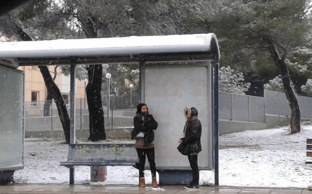 Στα λευκά «ντύθηκαν» τα βόρεια προάστια της Αθήνας (pics-video)