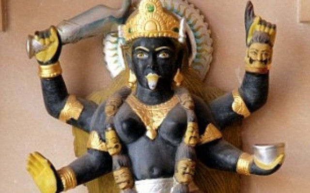 Βασάνισαν και σκότωσαν τη μητέρα τους για... «καλή τύχη»