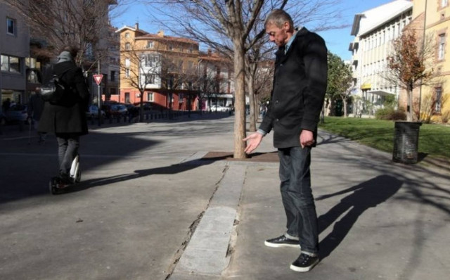 Γαλλία: Κρύβουν τη φτώχεια «ξηλώνοντας»... παγκάκια