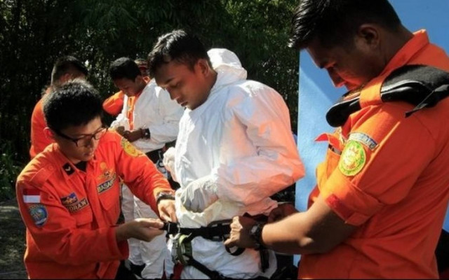 AirAsia: Επεκτείνονται οι έρευνες για το αεροσκάφος