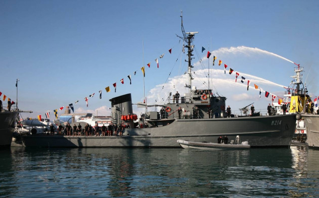 Θεοφάνεια: Δείτε LIVE τον αγιασμό των υδάτων στον Πειραιά