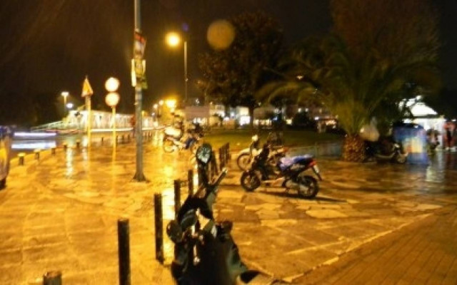 Καιρός: Πυκνή χιονόπτωση στη Χαλκίδα - Με αλυσίδες η κυκλοφορία