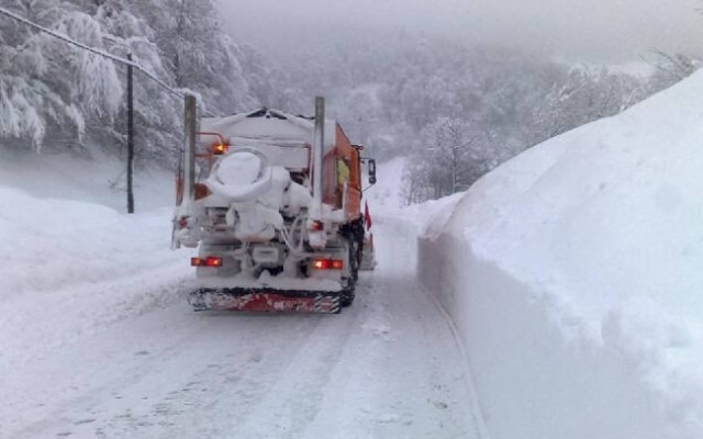 Κακοκαιρία: Ώρες αγωνίας για εγκλωβισμένο ζευγάρι στην Πάρνηθα
