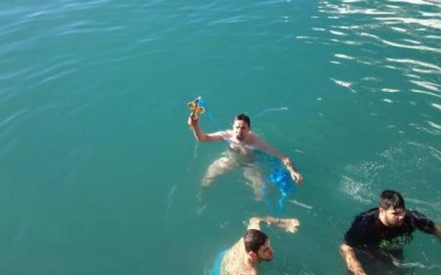 Αγιάστηκαν τα ύδατα στην Πάτρα