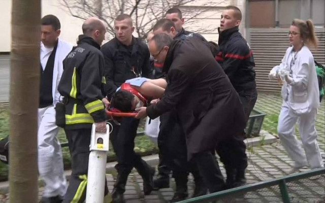 Δείτε LIVE τι μεταδίδουν τα ξένα ΜΜΕ για το μακελειό στη Γαλλία