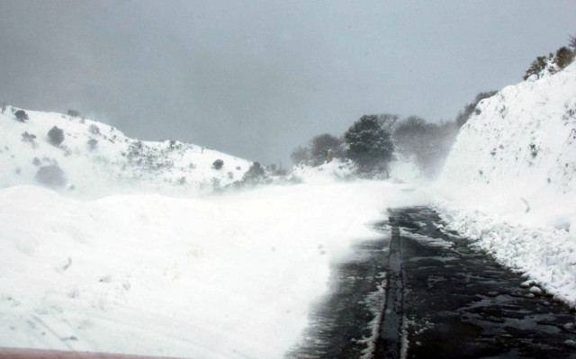 Καιρός: Οκτώ άτομα εγκλωβισμένα στην Κρήτη