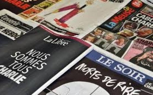 Charlie Hebdo: Στα μαύρα ντύθηκε ο ευρωπαϊκός Τύπος (photos)