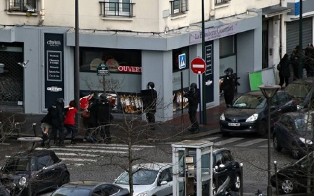 Ματώνει η Γαλλία, φοβούνται οι Βρετανοί