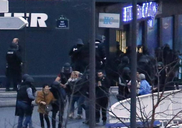 Γαλλία: Μάχη για τη ζωή τους δίνουν τέσσερις από τους ομήρους