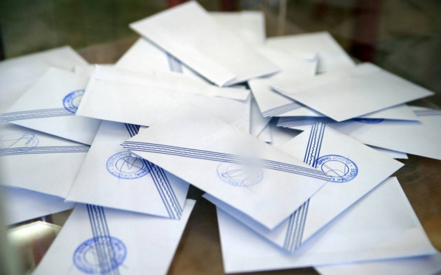 Δημοσκοπήσεις: Στις 5,5% μονάδες η διαφορά ΣΥΡΙΖΑ-ΝΔ