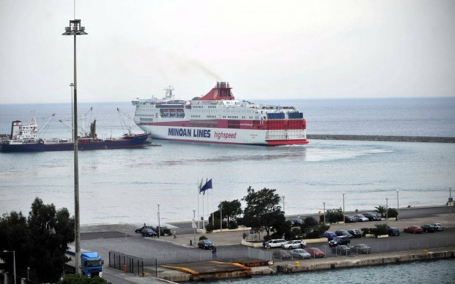 Συνελήφθησαν 29 μετανάστες που ταξίδευαν με τουριστικό λεωφορείο